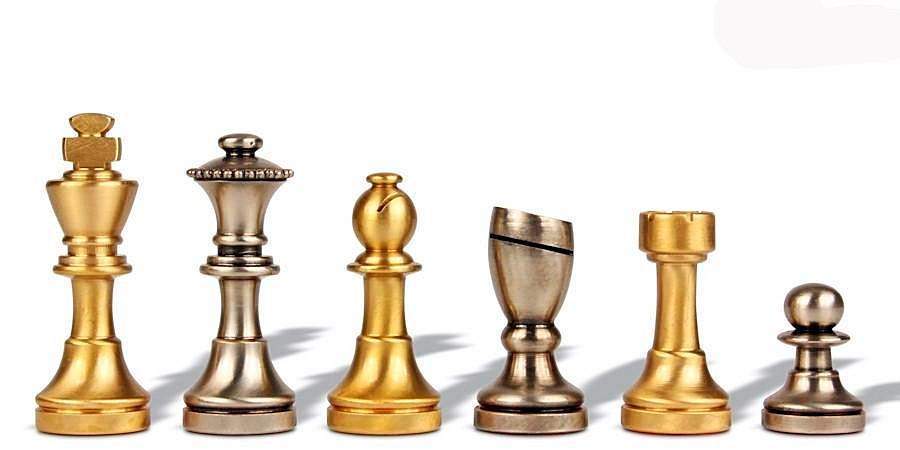 40b_chess_pieces_both_colors_900x450_logo__91931.1430520836.1280.1280 Jeu d'Echecs en Laiton "Staunton Contemporain"