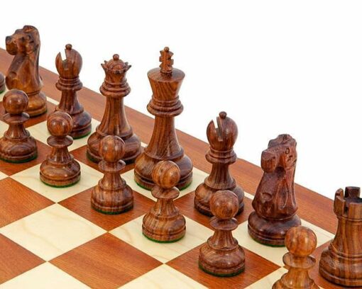 Ensemble "Jacob Knight" Echiquier en Bois d'Erable et Acajou, Jeu d'Echecs en Bois de Rose Doré et Buis & Sachet de Rangement