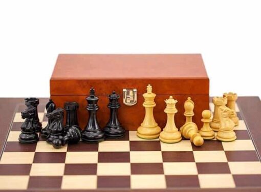 Ensemble "Windsor" Echiquier en Racine de Palissandre et Placage d'Erable, Jeu d'Echecs en Bois d'Ebène et Buis et Coffret en Placage de Racine